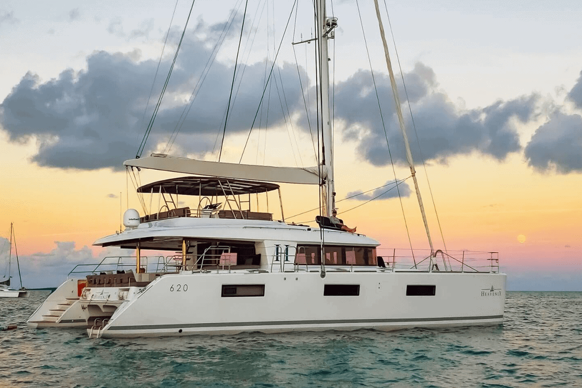 Heavenly Catamaran CVLA